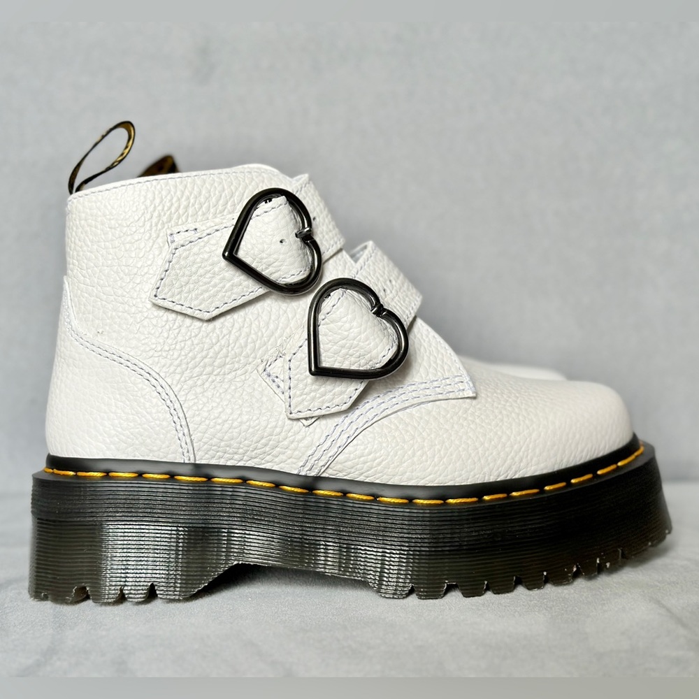 Dr Martens Devon Heart strapped boots - Picture 3 of 9